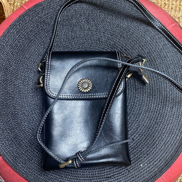 Black oiled leather crossbody like new Kalunma - Picture 1 of 8